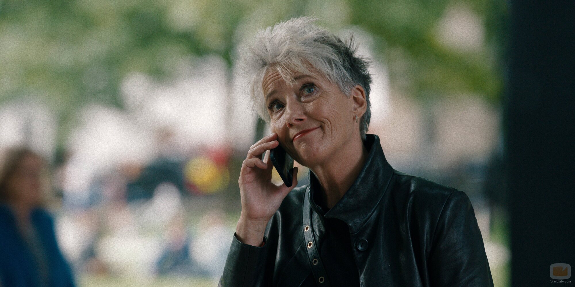 Emma Thompson en Capítulo 4 titulado 'Mis amigos no me quieren' de 'El misterio de Cemetery Road'