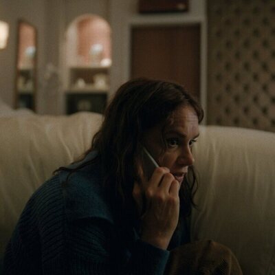 Ruth Wilson en 1x04 'Mis amigos no me quieren' de 'El misterio de Cemetery Road'