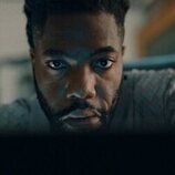 Fehinti Balogun en 1x04 'Mis amigos no me quieren' de 'El misterio de Cemetery Road'