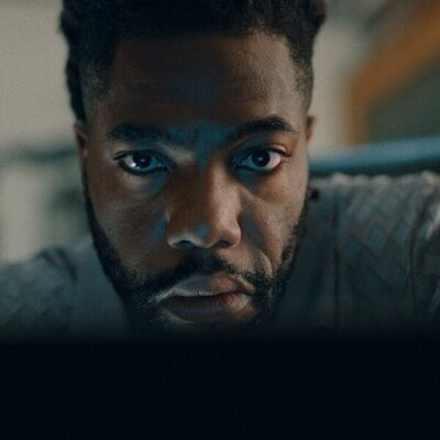 Fehinti Balogun en 1x04 'Mis amigos no me quieren' de 'El misterio de Cemetery Road'