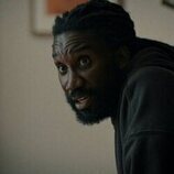 Nathan Stewart-Jarrett en Capítulo 4 titulado 'Mis amigos no me quieren' de 'El misterio de Cemetery Road'