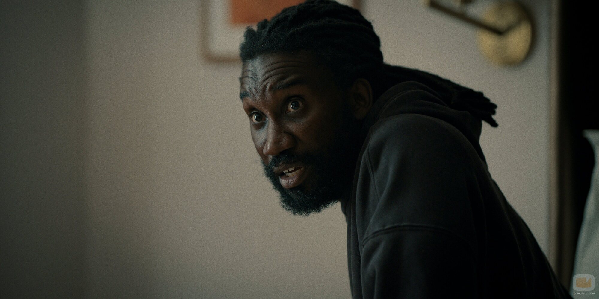 Nathan Stewart-Jarrett en Capítulo 4 titulado 'Mis amigos no me quieren' de 'El misterio de Cemetery Road'