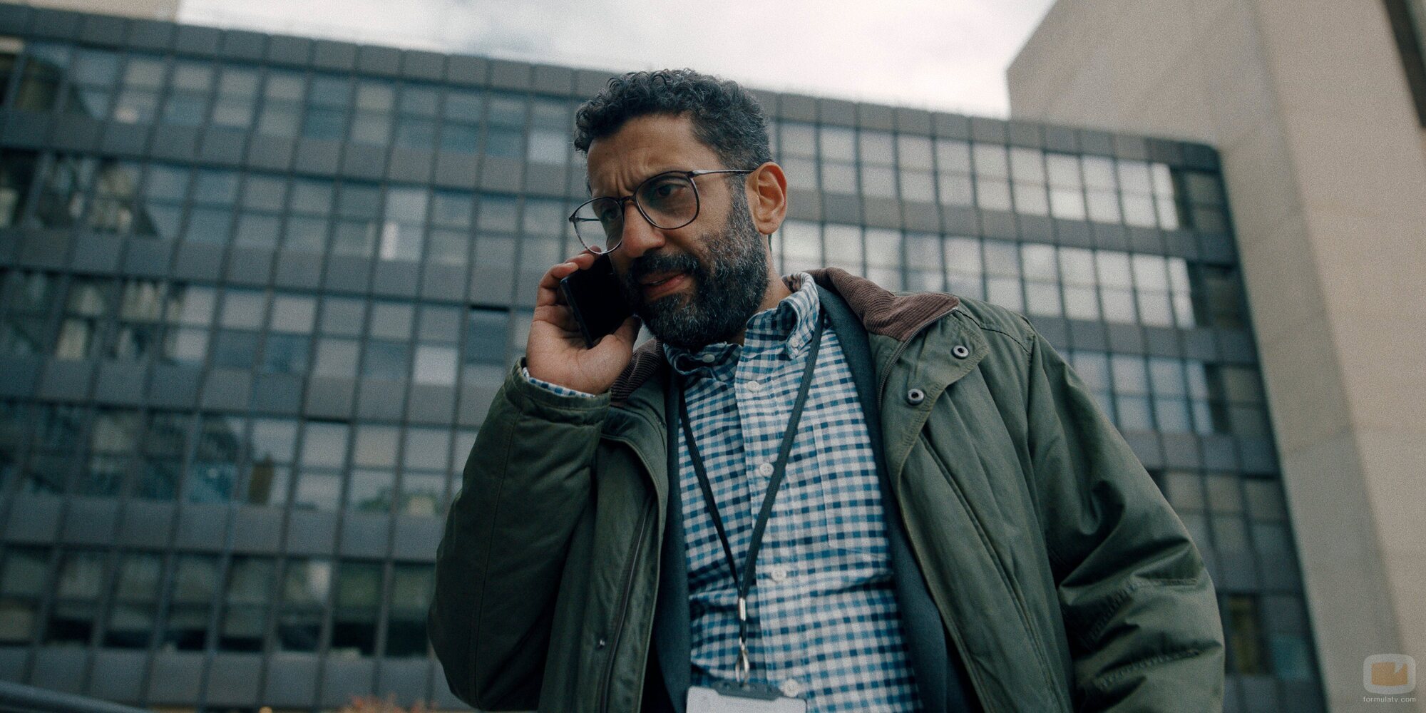 Adeel Akhtar en Capítulo 5 titulado 'Muerte lenta' de 'El misterio de Cemetery Road'