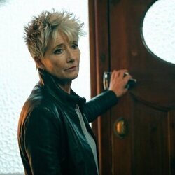 Emma Thompson en la temporada 1 y el capítulo 05 de 'El misterio de Cemetery Road'