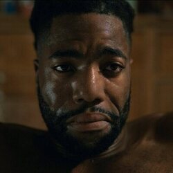 Fehinti Balogun en 1x05 'Muerte lenta' de 'El misterio de Cemetery Road'