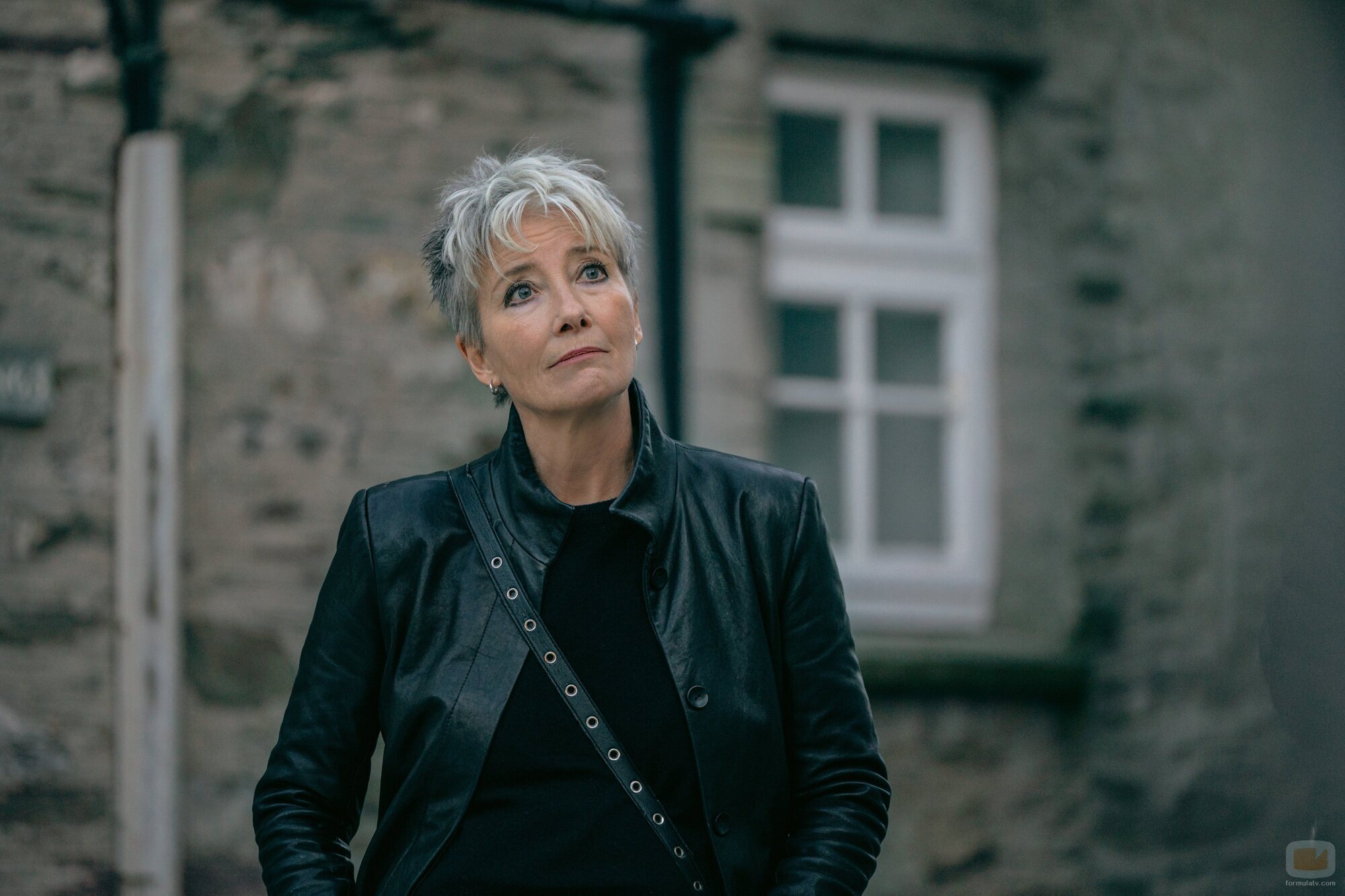 Emma Thompson en 1x06 'Aguas sucias' de 'El misterio de Cemetery Road'