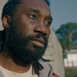 Nathan Stewart-Jarrett en Capítulo 6 titulado 'Aguas sucias' de 'El misterio de Cemetery Road'
