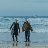 Ruth Wilson y Emma Thompson en 'Luces fuera' de 'Down Cemetery Road'