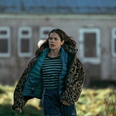 Ruth Wilson en Capítulo 7 titulado 'Luces fuera' de 'El misterio de Cemetery Road'