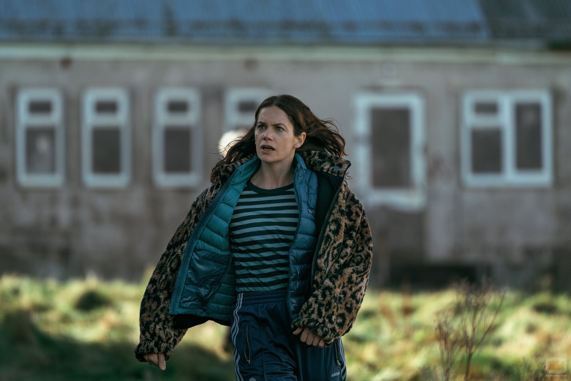 Ruth Wilson en Capítulo 7 titulado 'Luces fuera' de 'El misterio de Cemetery Road'