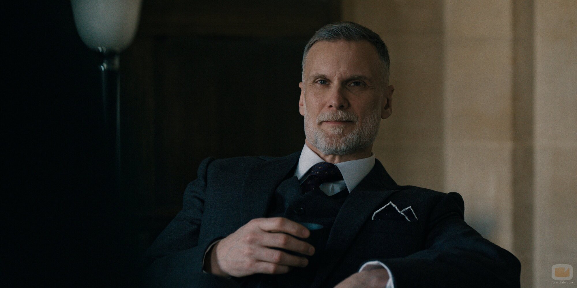 Darren Boyd en 1x08 'Lo que vivirá' de 'El misterio de Cemetery Road'