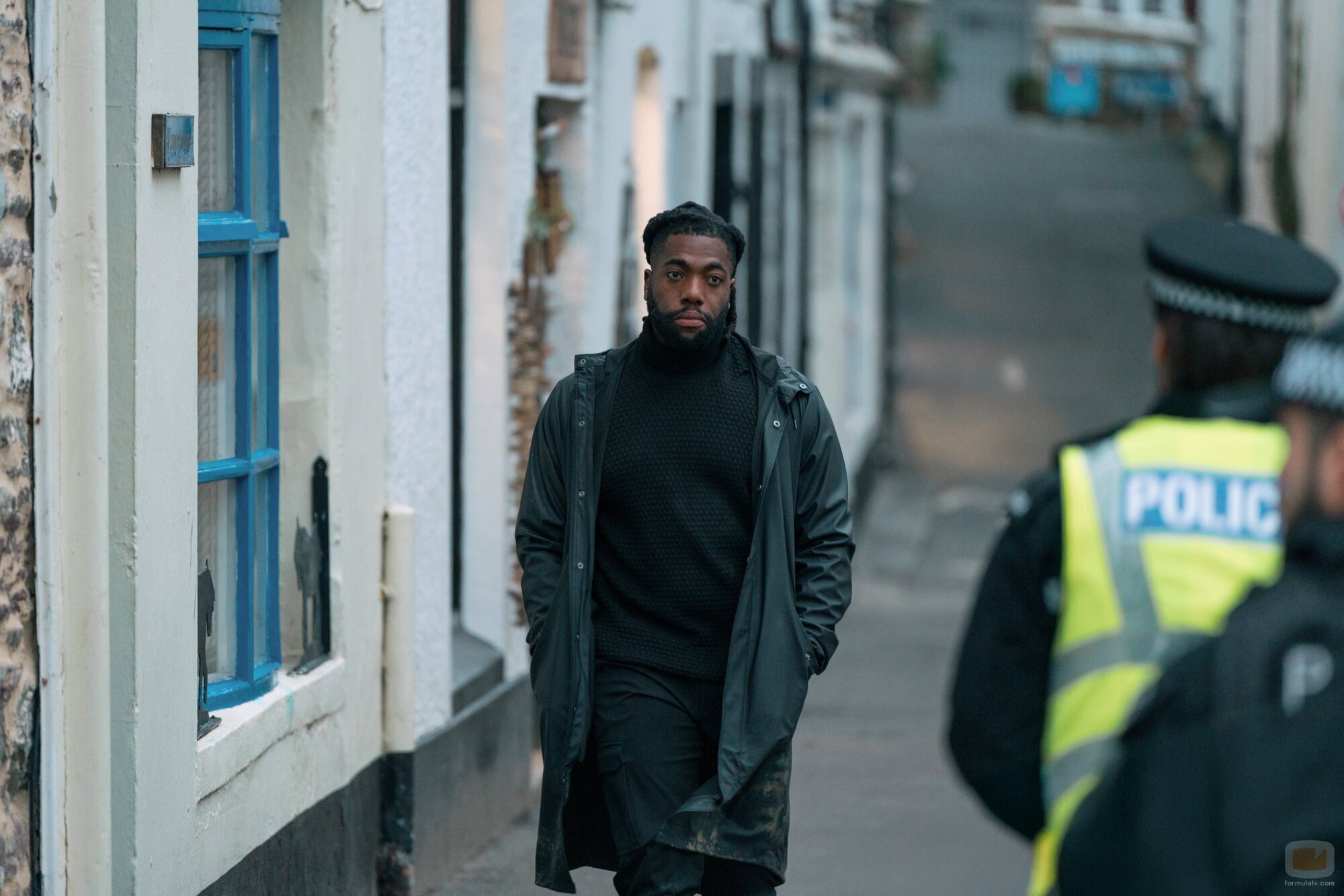 Fehinti Balogun en 1x08 'Lo que vivirá' de 'El misterio de Cemetery Road'