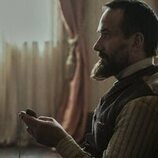 Matthew Macfadyen en 1x01 titulado 'El hombre de Ohio' de 'Muerte por un rayo'