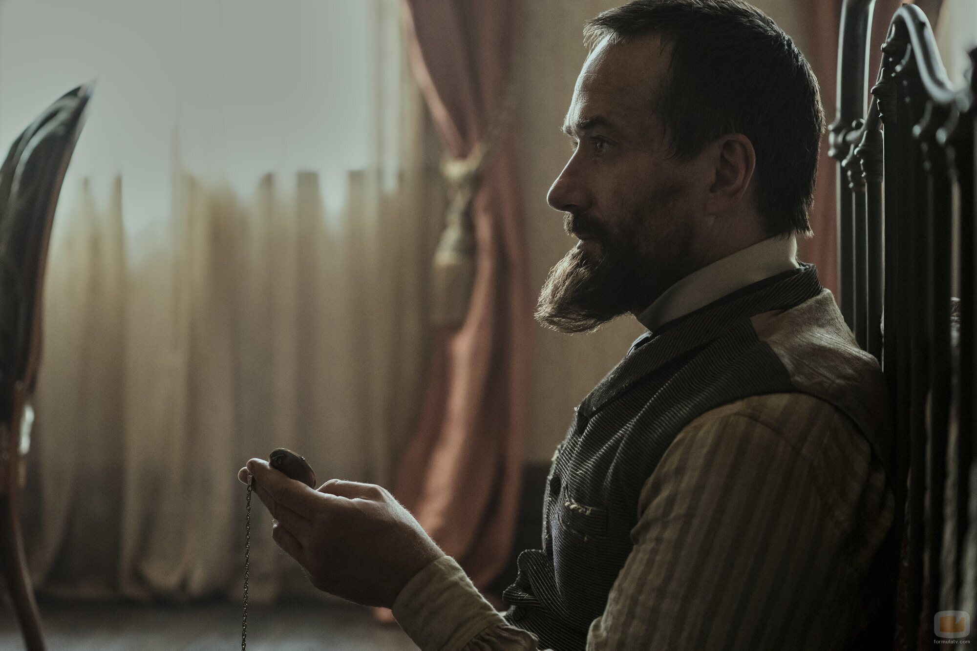 Matthew Macfadyen en 1x01 titulado 'El hombre de Ohio' de 'Muerte por un rayo'