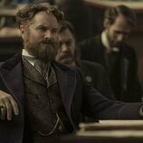 Shea Whigham en la temporada 1 y el capítulo 01 de 'Muerte por un rayo'