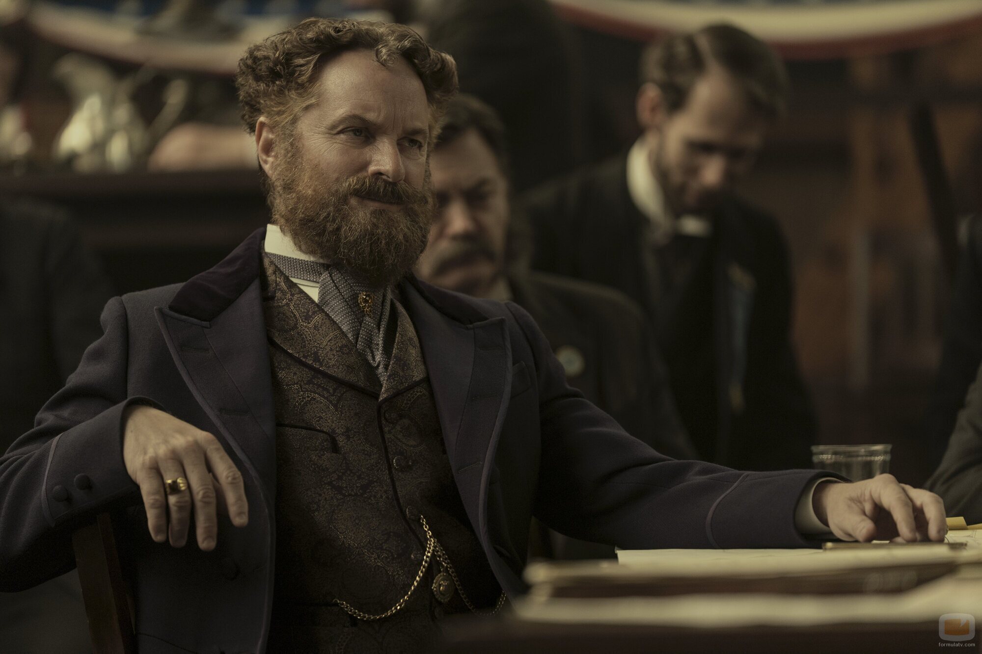 Shea Whigham en la temporada 1 y el capítulo 01 de 'Muerte por un rayo'