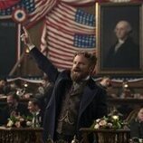 Shea Whigham en 1x01 'El hombre de Ohio' de 'Muerte por un rayo'