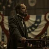 Michael Shannon en 1x01 'El hombre de Ohio' de 'Muerte por un rayo'