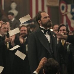 Michael Shannon en 1x01 titulado 'El hombre de Ohio' de 'Muerte por un rayo'