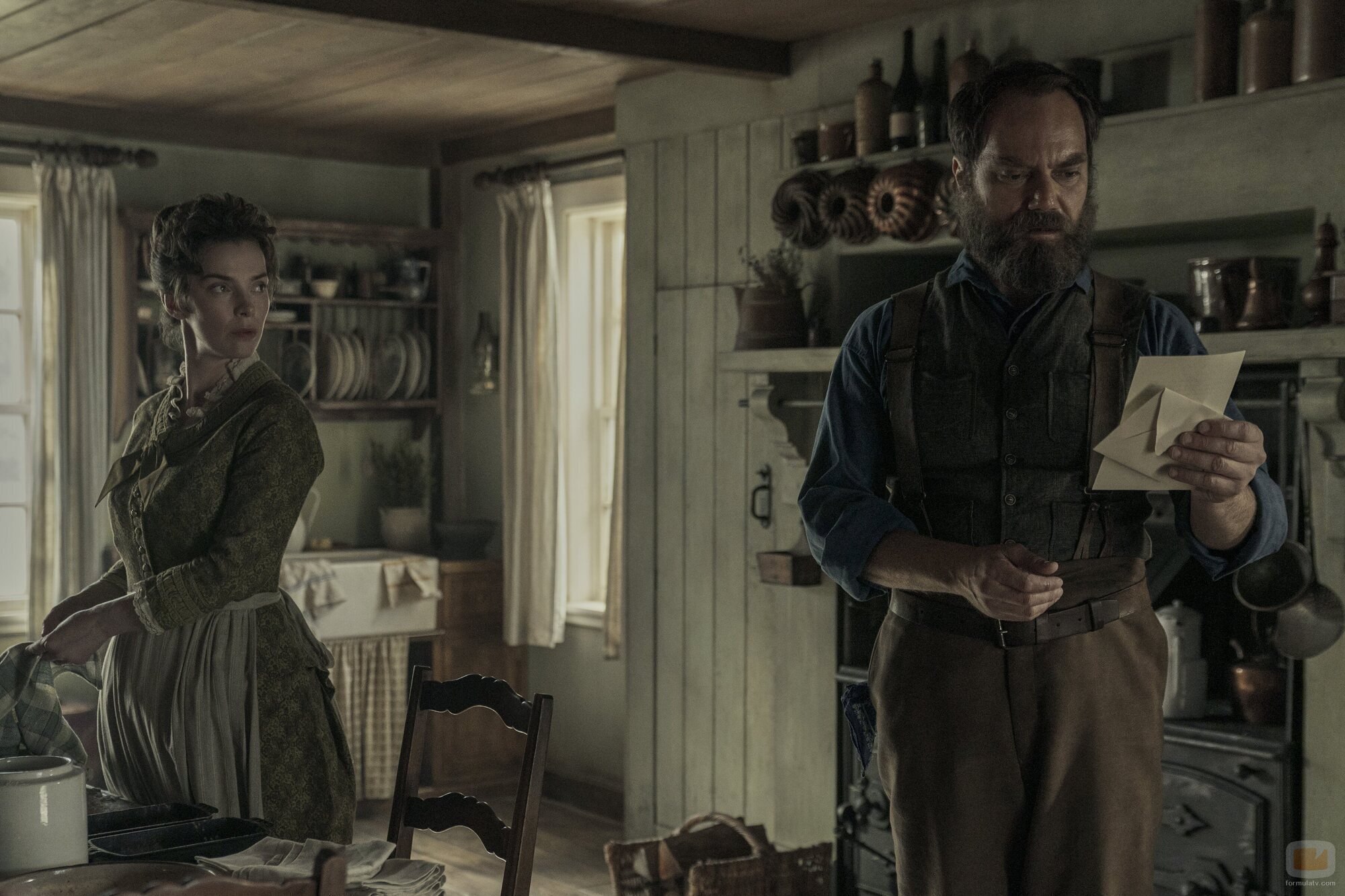 Betty Gilpin y Michael Shannon en 'El hombre de Ohio' de 'Muerte por un rayo'