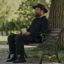 Matthew Macfadyen en el 1x04 de 'Muerte por un rayo'