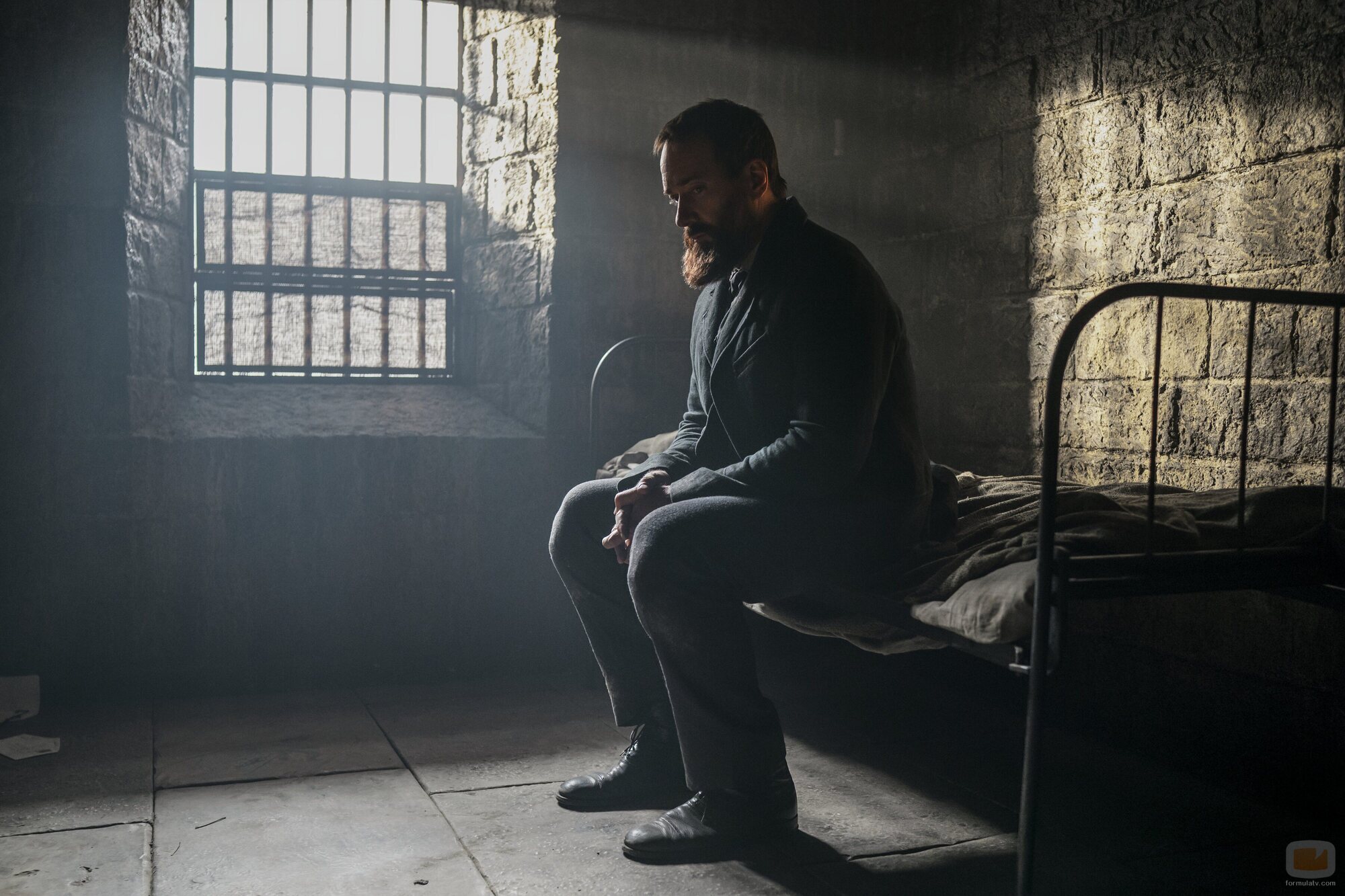 Imagen de Matthew Macfadyen en el 1x04 de 'Muerte por un rayo'