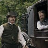 Nick Offerman y Shea Whigham en Capítulo 4 titulado 'El destino de la república' de 'Muerte por un rayo'