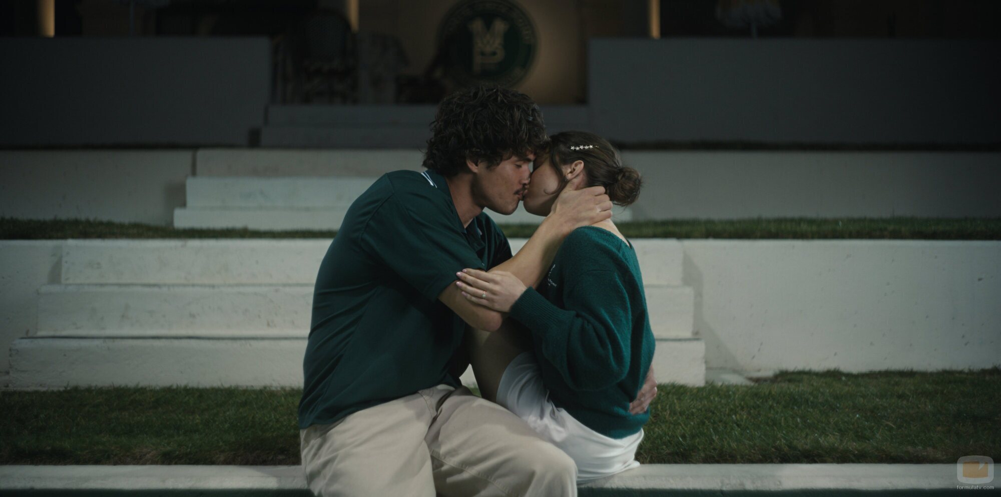 Cailee Spaeny y Charles Melton en el 2x01 de 'Beef'