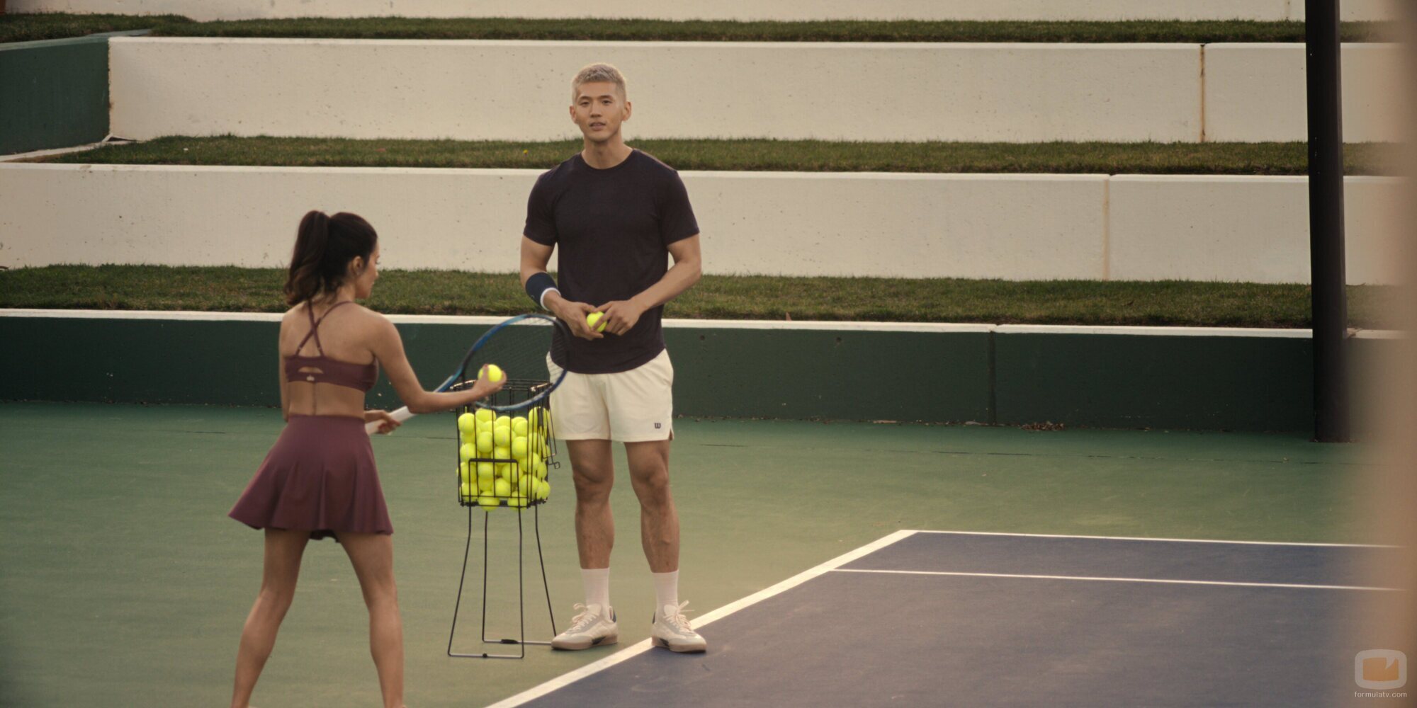 Mikaela Hoover y BM en el 2x01 de 'BEEF'