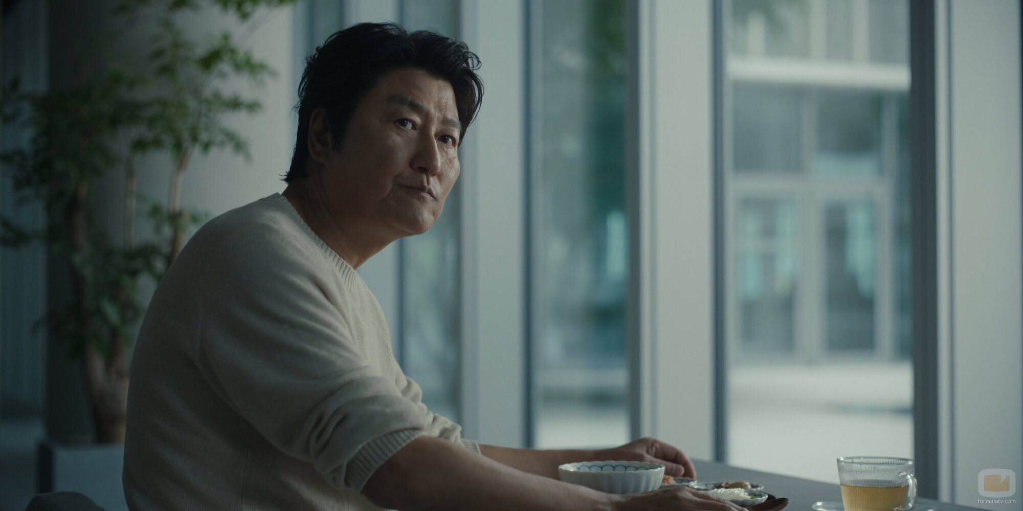 Song Kang-ho en 2x03 titulado 'La creciente fragilidad de toda certeza sobre el futuro' de 'Bronca'