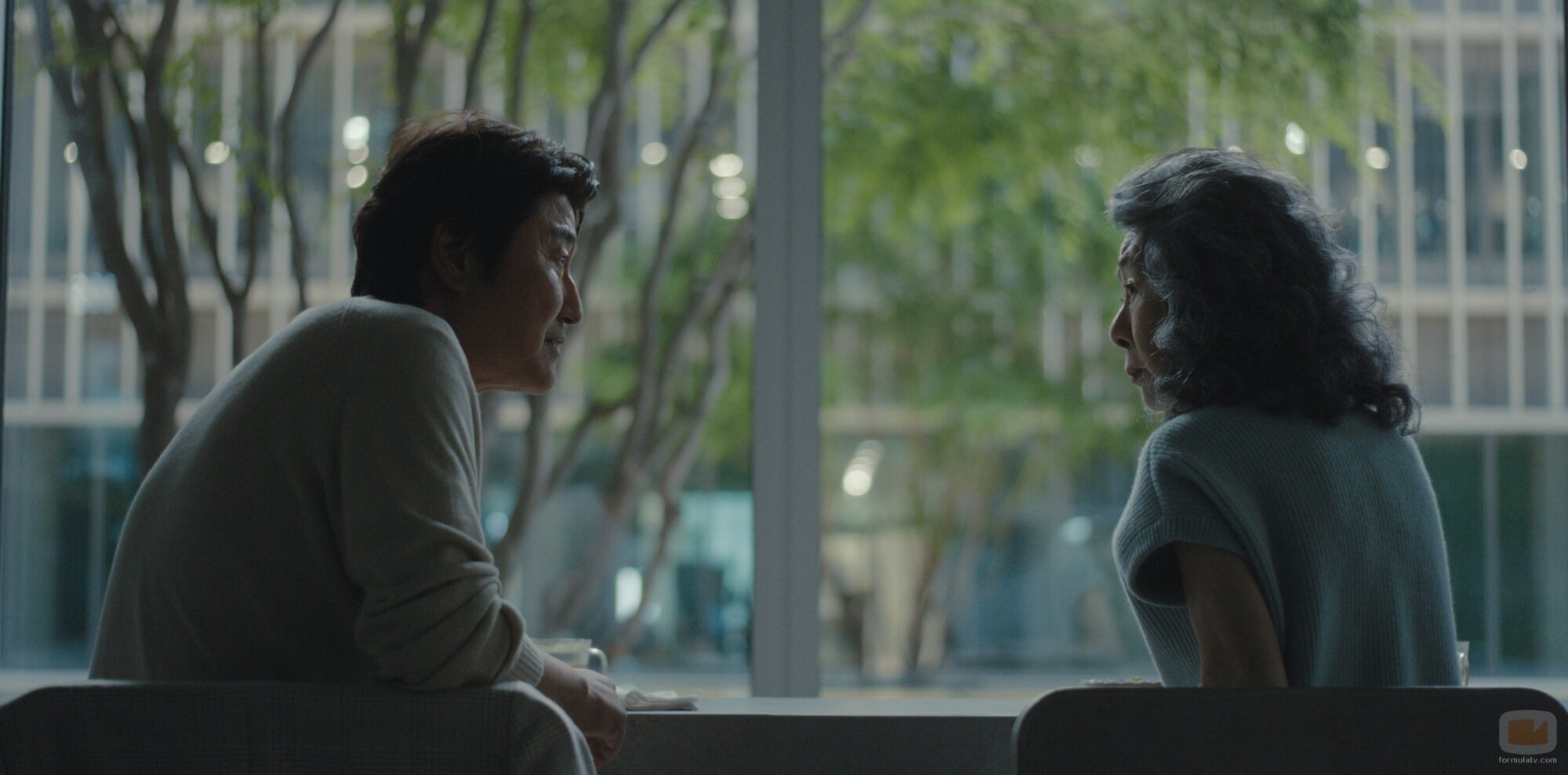 Song Kang-ho y Youn Yuh-jung en el 'La creciente fragilidad de toda certeza sobre el futuro' de 'BEEF'