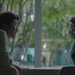 Song Kang-ho y Youn Yuh-jung en el 'La creciente fragilidad de toda certeza sobre el futuro' de 'BEEF'