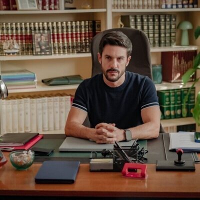 Alejo Sauras en 1x01 'Una nueva Esperanza' de 'Barrio Esperanza'