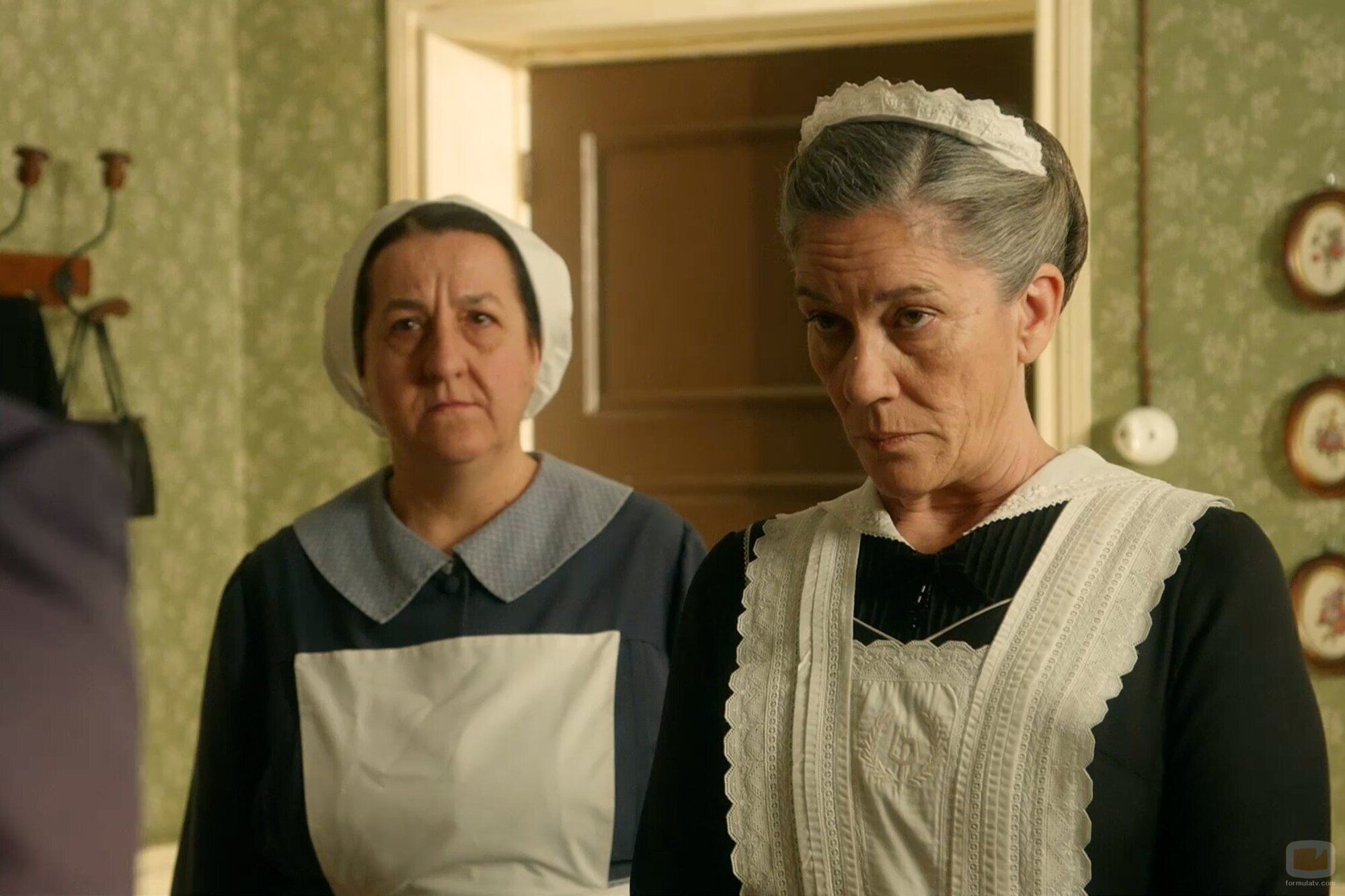 Marga Martínez y Carmen Flores en 7x79 titulado 'Miércoles 22 de abril de 2026' de 'La promesa'