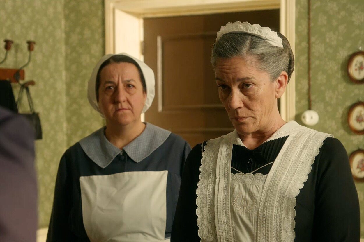 Marga Martínez y Carmen Flores en 7x79 titulado 'Miércoles 22 de abril de 2026' de 'La promesa'