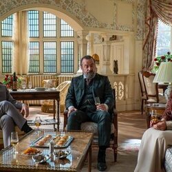 Eva Martín y Guillermo Serrano en la temporada 7 y el capítulo 82 de 'La promesa'