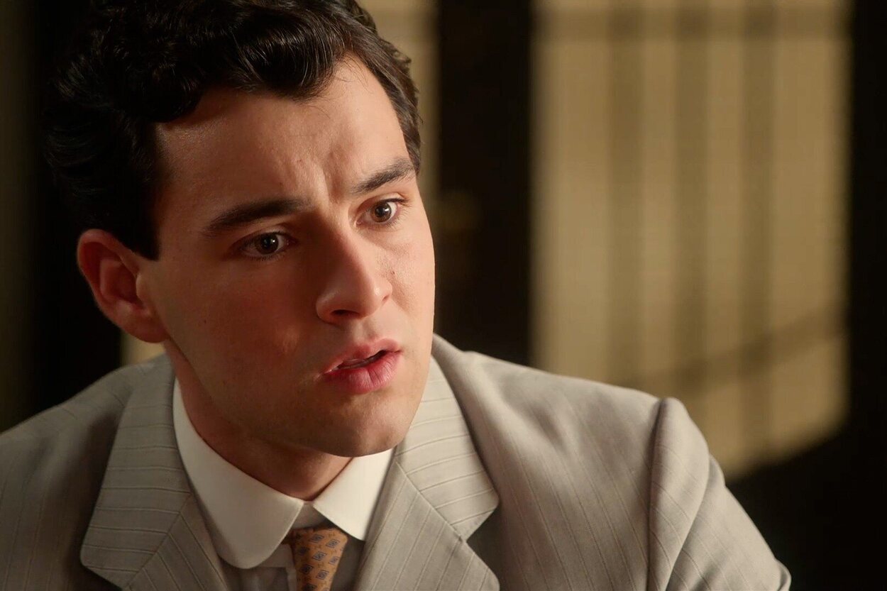 Xavi Lock (Curro) en una escena de 'La promesa'