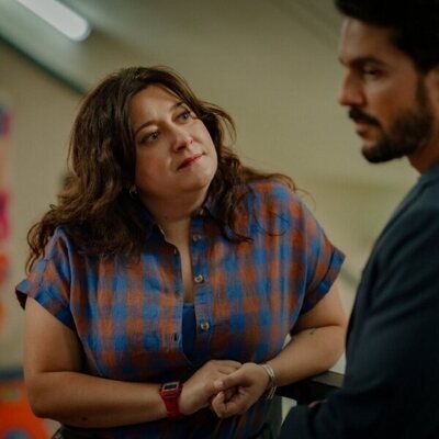 Alejo Sauras y Mariona Terés en el 1x04 de 'Barrio Esperanza'
