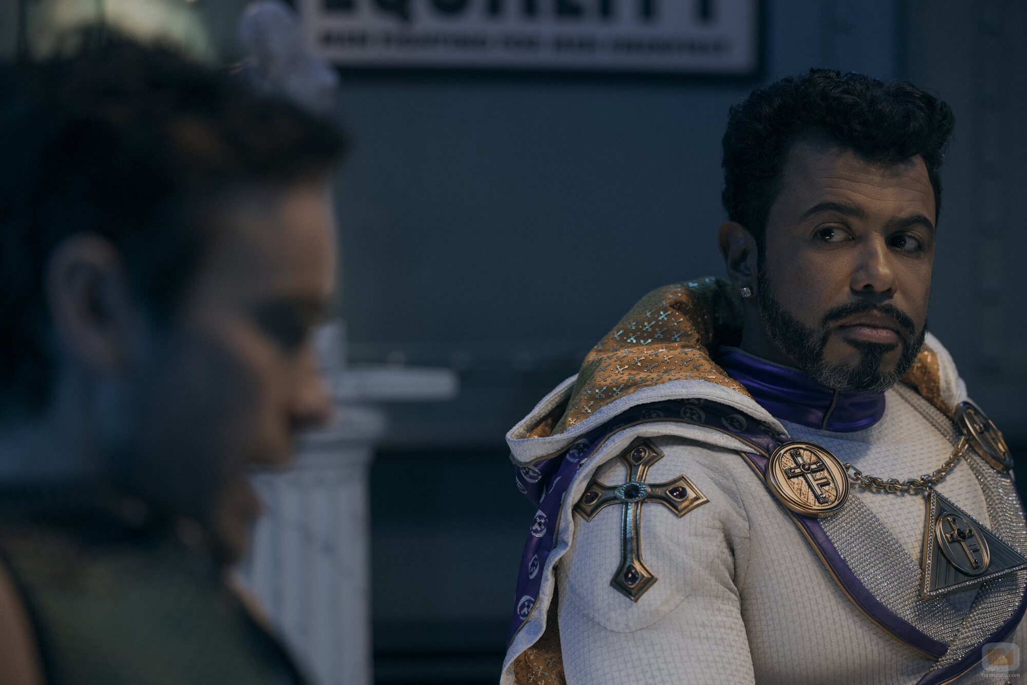 Daveed Diggs en 5x01 'Cuarenta centímetros de pura dinamita' de 'The Boys'