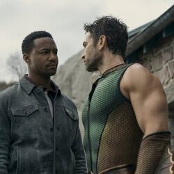 Chace Crawford y Jessie Usher en 'Cuarenta centímetros de pura dinamita' de 'The Boys'