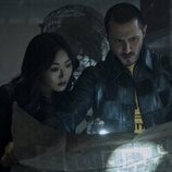 Karen Fukuhara y Tomer Capone en Capítulo 1 titulado 'Cuarenta centímetros de pura dinamita' de 'The Boys'