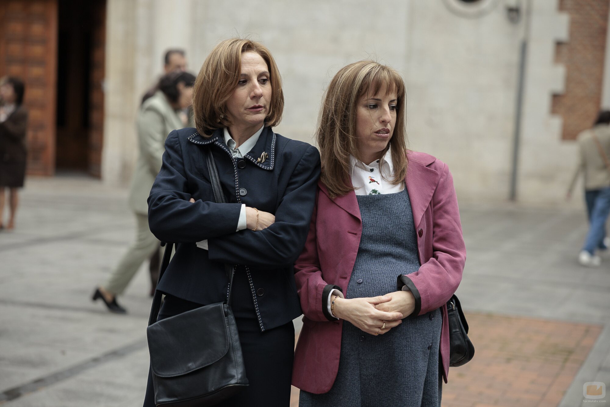 Foto de Celia de Molina y Malena Alterio en 1x01 '¿Qué les pasa a todos con el sexo?' de 'Cochinas'