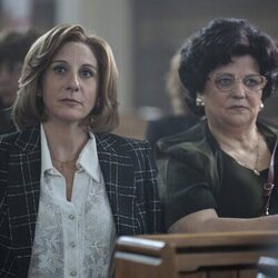 Esperanza de la Encarnación y Malena Alterio en 1x07 'Mientras dormías' de 'Cochinas'
