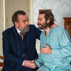 Ibrahim Al Shami J. y Manuel Regueiro en 7x90 titulado 'Viernes 8 de mayo de 2026' de 'La promesa'