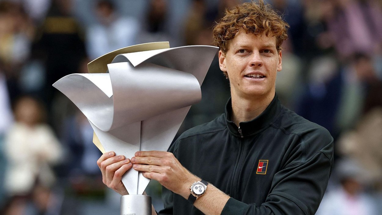 Jannik Sinner con el trofeo del Madrid Open de Tenis 2026