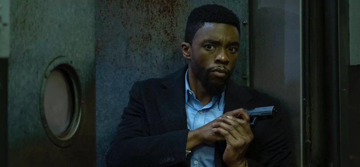 Chadwick Boseman en la película "Manhattan sin salida"