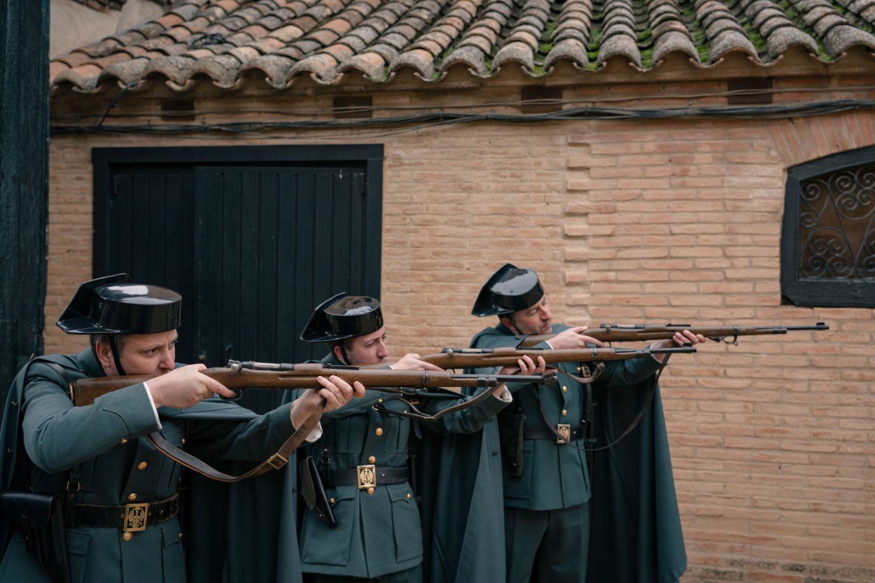 La guardia civil en una escena de 'Sueños de libertad'