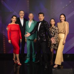 Arturo Valls junto con el jurado especial de 'Mask Singer: adivina quién canta'