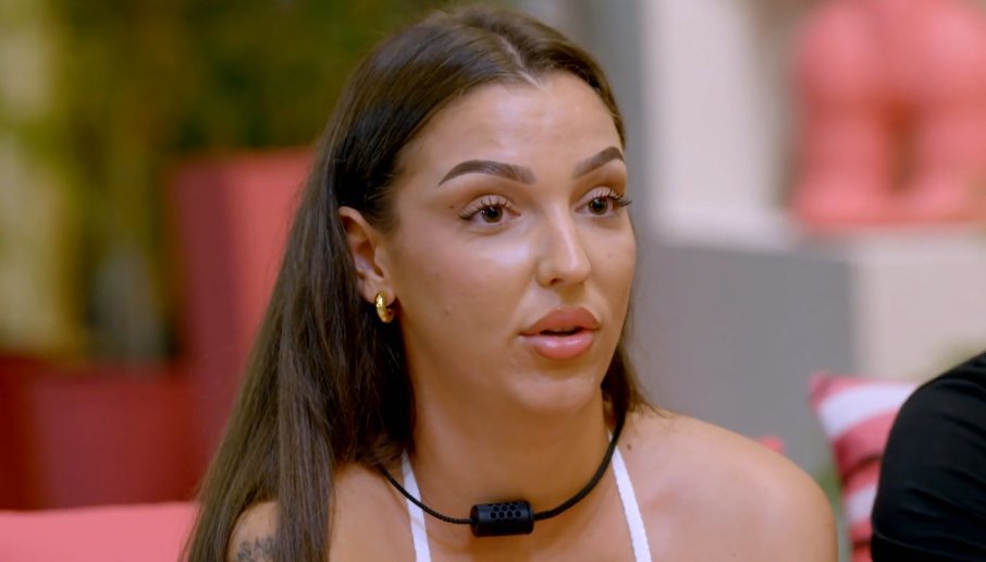 Alba entró en Villa Playa como nueva concursante tras la salida de Ainhoa de la experiencia.