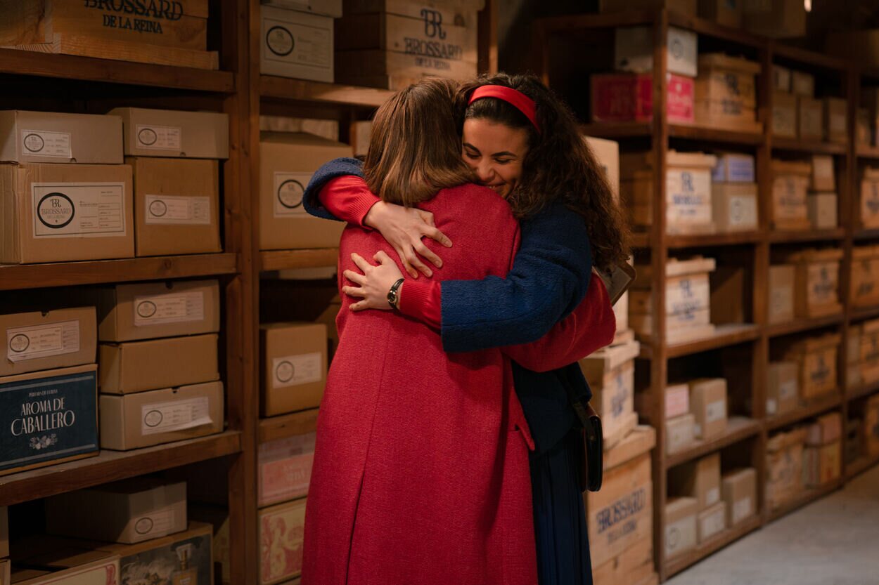 Mabel y Claudia se abrazan en 'Sueños de libertad'